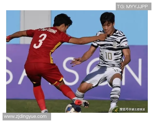 亚洲杯激战新加坡与中国队争锋相对谁能笑到最后引发球迷热议